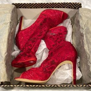 NIB Charles Imaginary stretch scarlet red lace peep toe pump heels 8.5